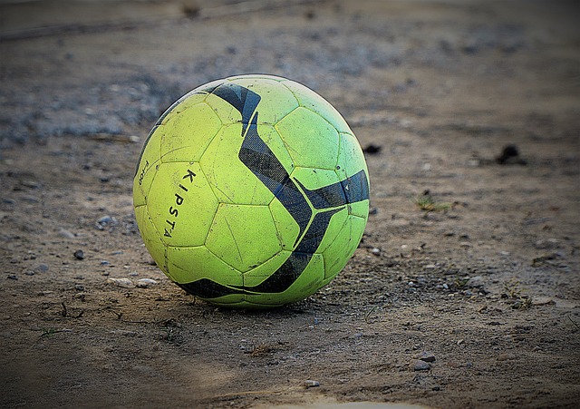 三人之间的 三人之间的